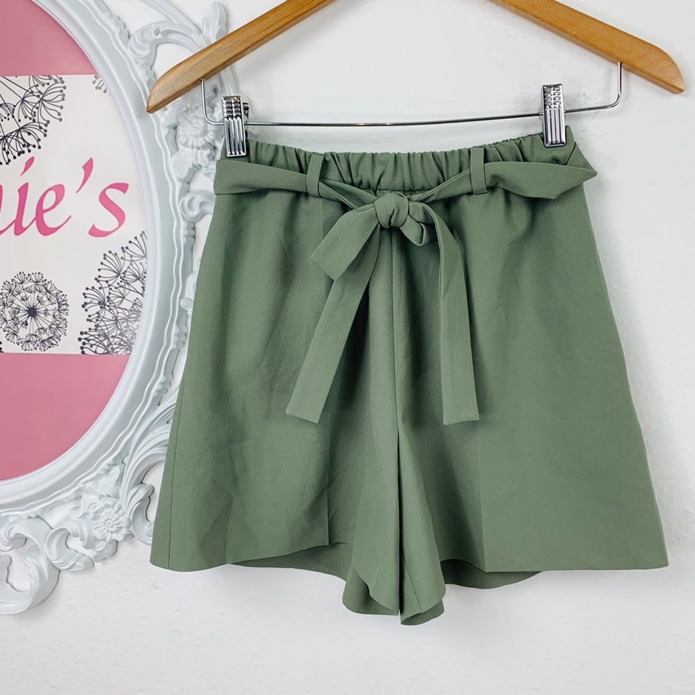TOCHIE / Green Tie Waist Shorts - Picture 1 of 5